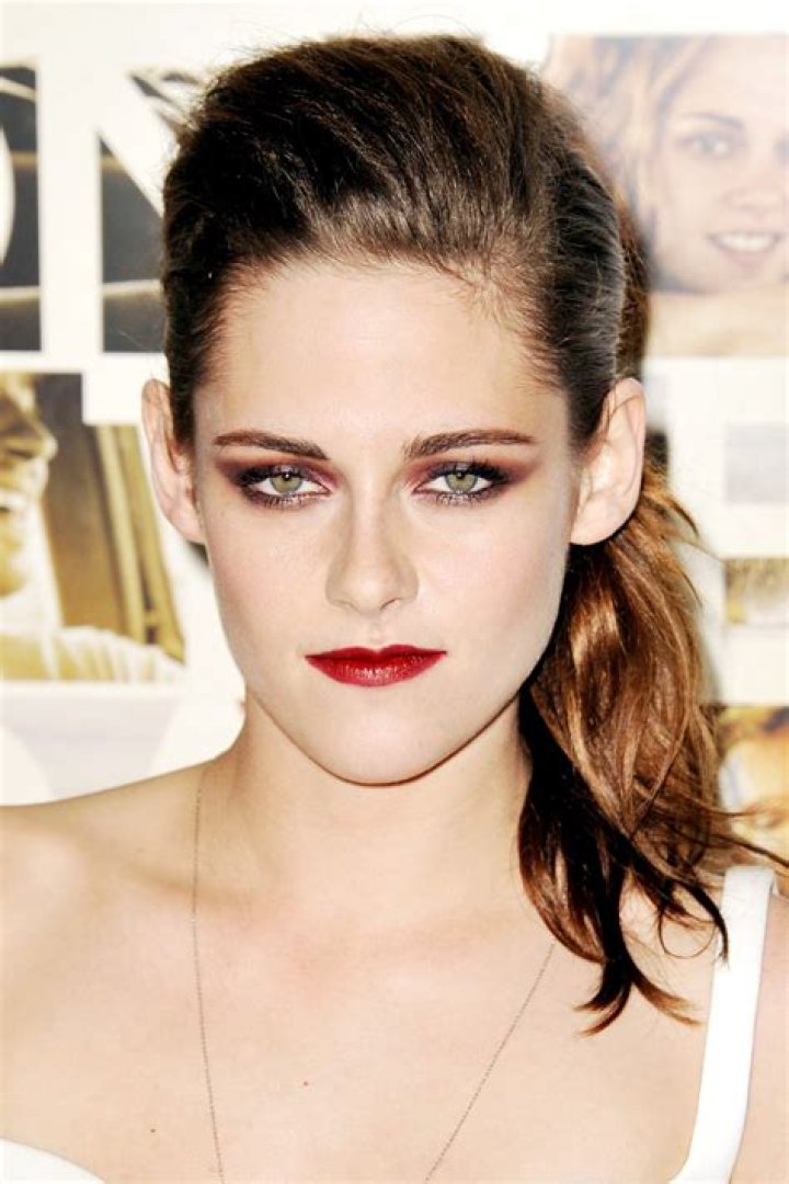 Kristen Stewart in Marios Schwab: very cute or too short for squatting?