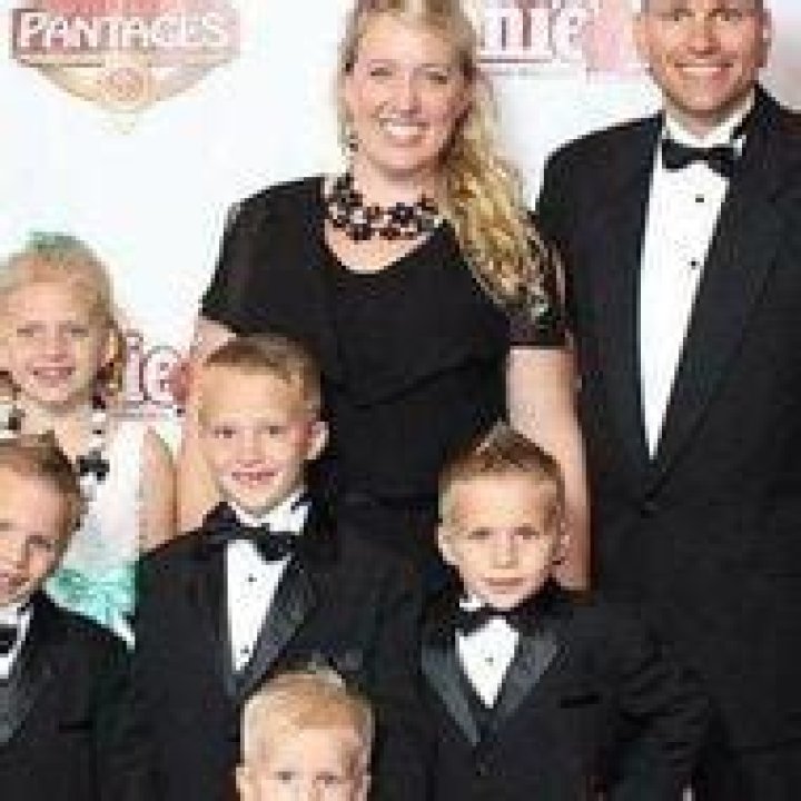 Kristine FamilyFunPack - Age, Family, Bio