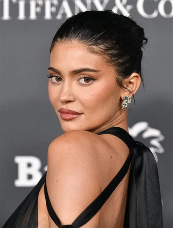 
Kylie Jenner Brings Back Her Favorite Beauty Look for a Night Out: Bleached Brows 
