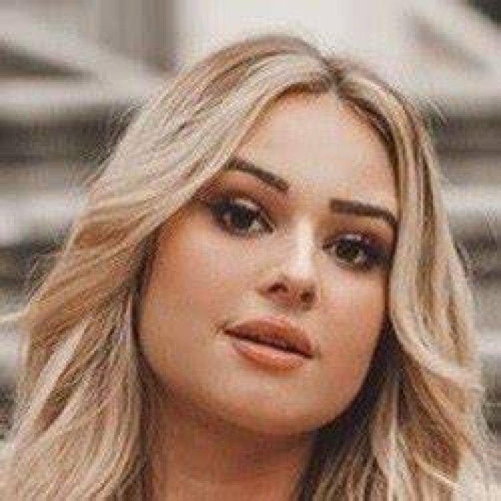 Laura Mullor - Age, Family, Bio