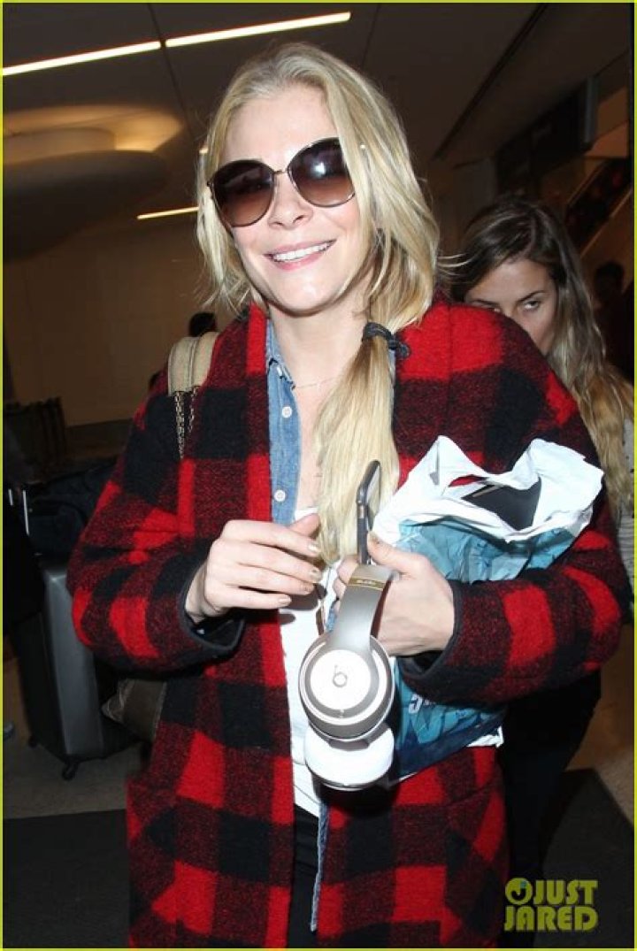 LeAnn Rimes Touches Down At LAX With Her Family