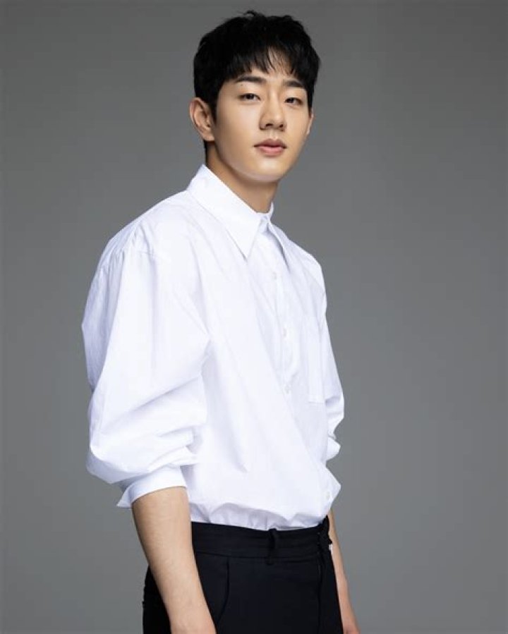 Lee Seung-woo - Age, Family, Bio
