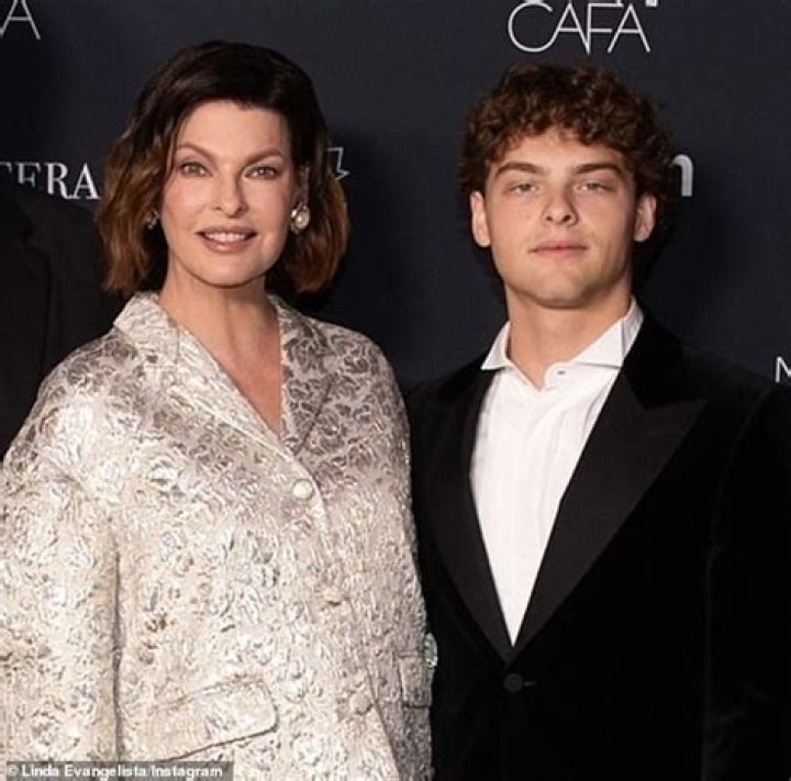 Linda Evangelista - Age, Family, Bio