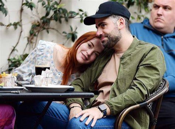 	Lindsay Lohan is partying in London with her on-again boyfriend Josh Chunn (??)	