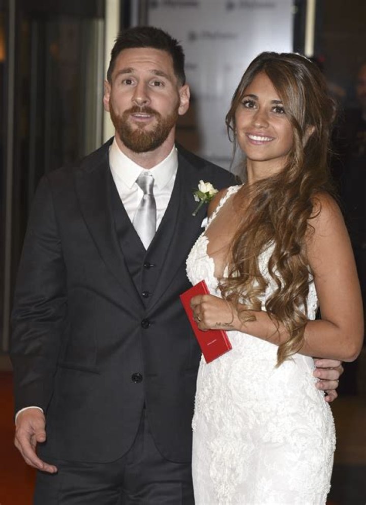 Lionel Messi Married his Childhood Sweetheart Antonella Roccuzzo! Check out their amazing Marriage Ceremony called ‘wedding of the century’!!