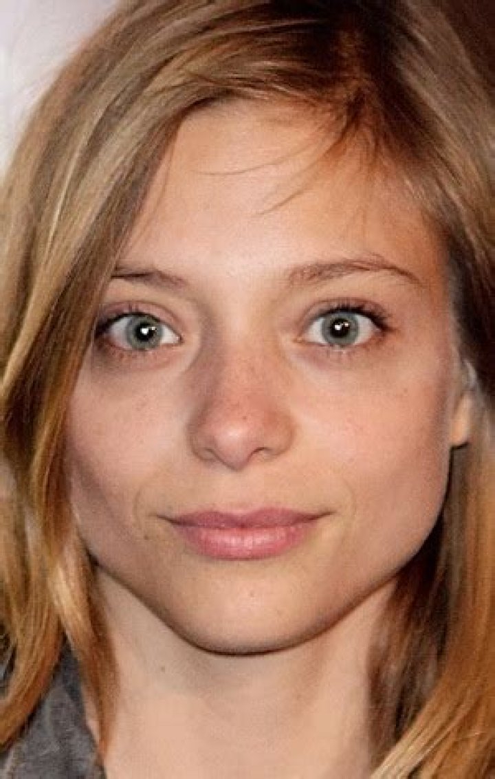 Lizzie Brocheré Bio (Wiki) 