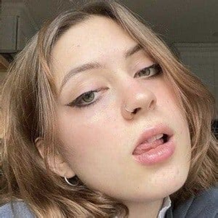 Lizzy McAlpine - Age, Family, Bio