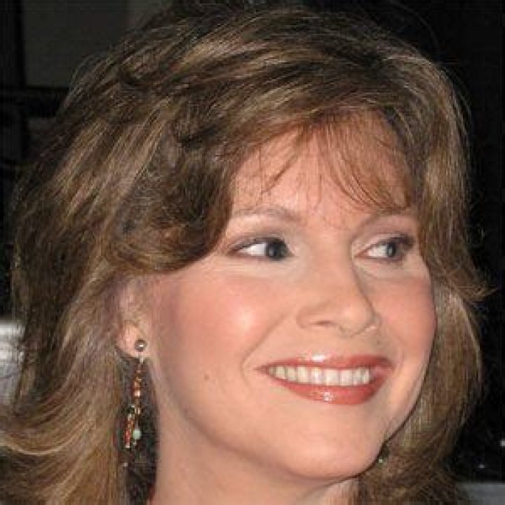 Lorianne Crook - Age, Family, Bio