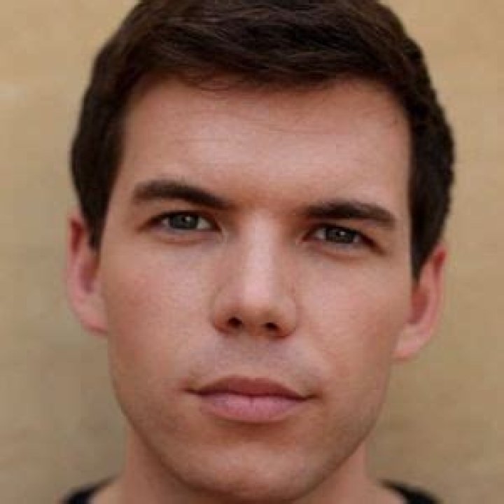 Luke Newton - Age, Family, Bio