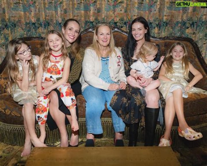Lydia Hearst - Age, Family, Bio