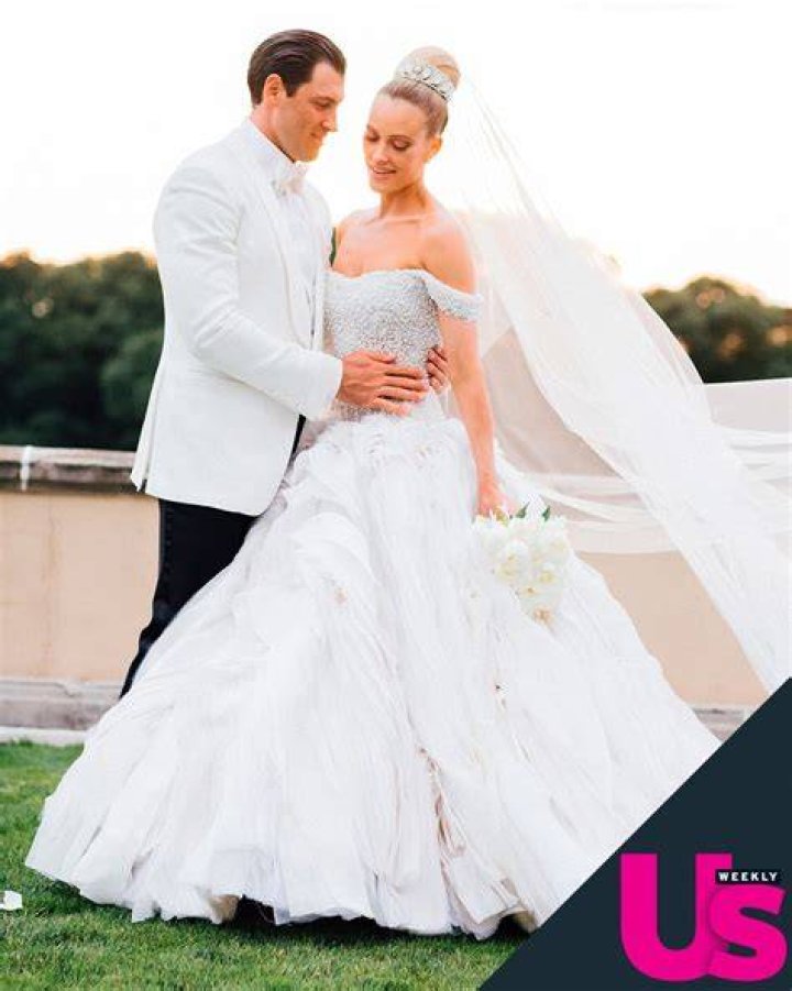 Maksim Chmerkovskiy & Peta Murgatroyd got married at a castle in NY