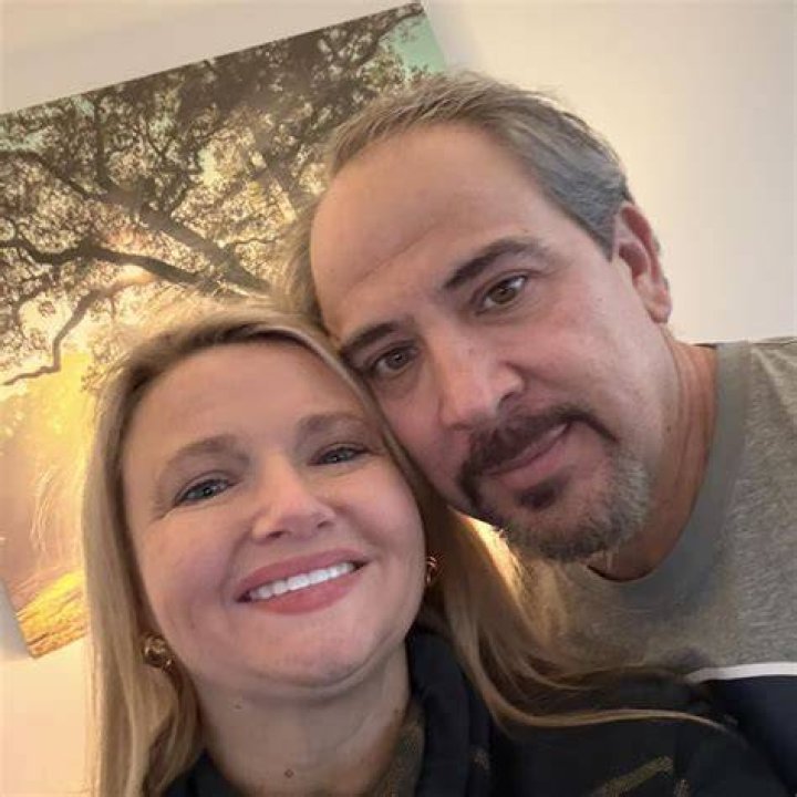 How much did Manuela Escobar inherit from her late father Pablo Escobar? Manuela Escobar is the only daughter of the late drug lord and narcoterrorist Pablo Escobar