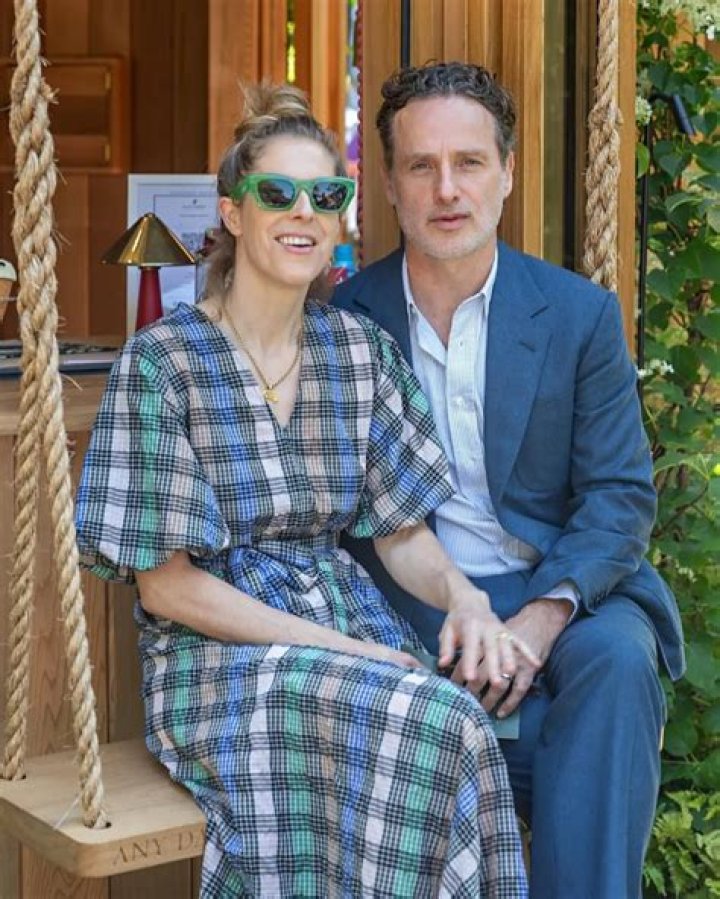 Married Gael Anderson is the wife of Andrew Lincoln, The Walking Dead actor. More about their relationship and Andrew’s Salary, Net worth, and Body Measurement Married Gael Anderson is the wife of Andrew Lincoln, The Walking Dead actor. More about their relationship and Andrew’s Salary, Net worth, and Body Measurement