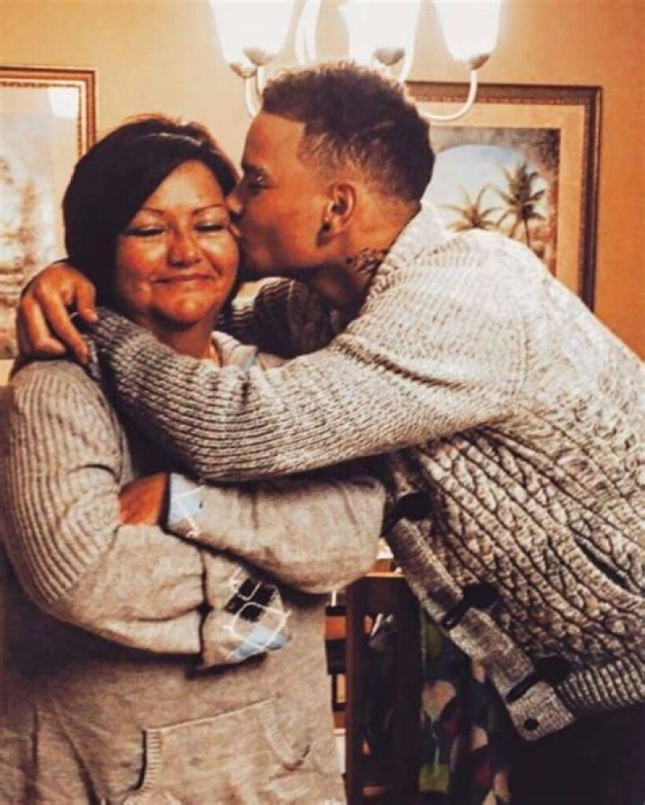 Meet Tabatha Brown, Kane Brown’s single mom and her incarcerated husband! Meet Tabatha Brown, Kane Brown’s single mom and her incarcerated husband!