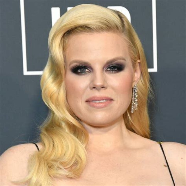 Megan Hilty remembers her deceased family members on their first death anniversary!