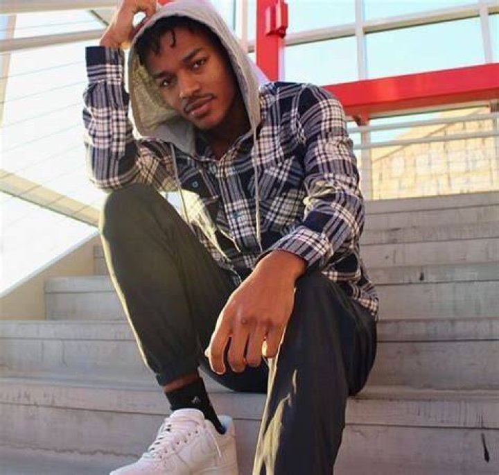 
Micahcow Height, Weight, Net Worth, Age, Birthday, Wikipedia, Who, Nationality, Biography 