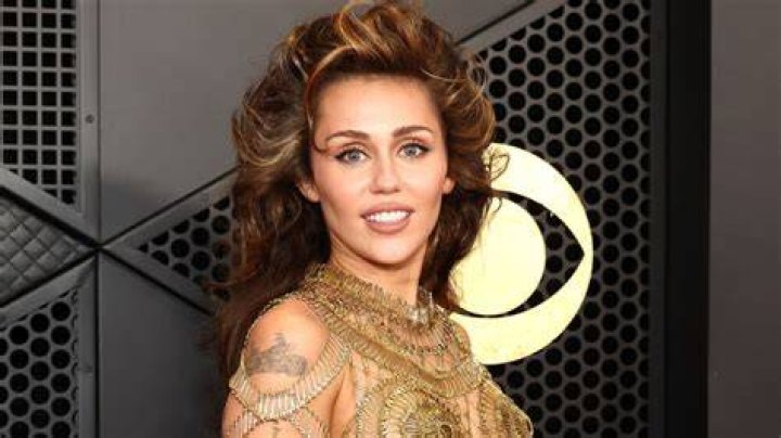 	Miley Cyrus doesn’t leave tip on $70 meal, raps about deleting Twitter account	