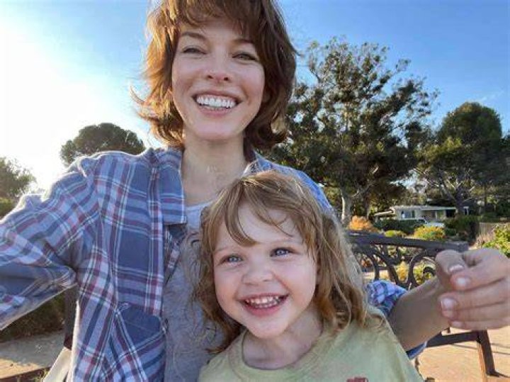Milla Jovovich co-sleeps with her 7 yr old daughter: it builds ‘trust’ & ‘respect’