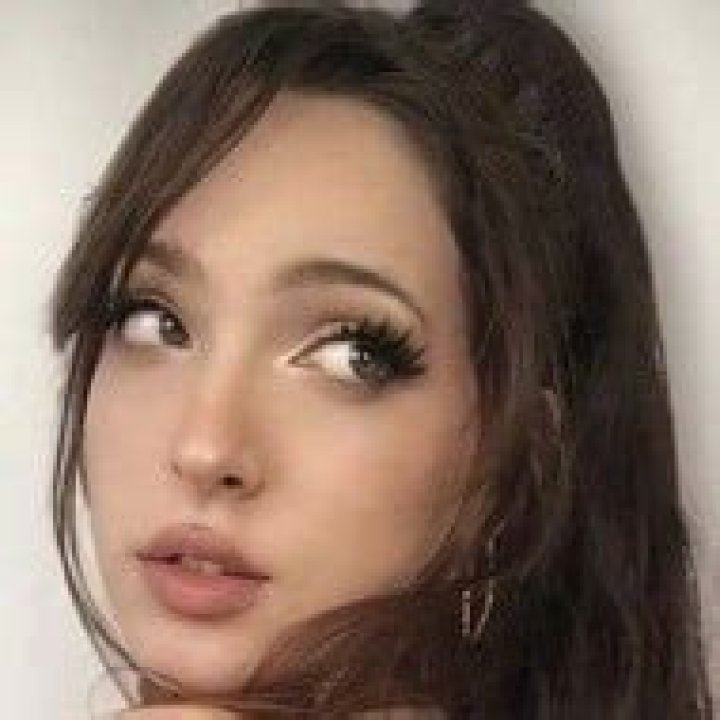 missbricosplay - Age, Family, Bio