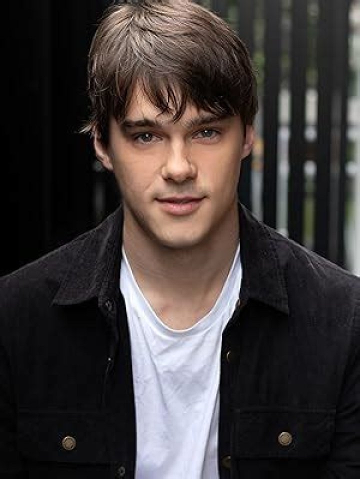 Mitchell Hope Bio (Wiki) 