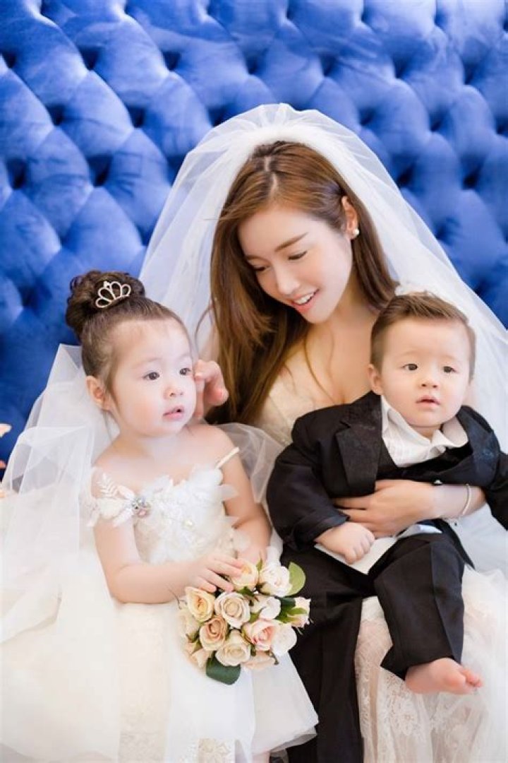 
Model Elly Tran’s Wiki: Husband, Measurements, Wedding, Surgery, Babies 