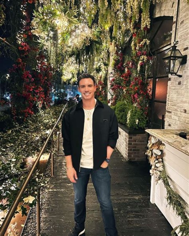 Model Jeff Thomas, 35, found dead at a Miami apartment building! Was he murdered or suicide?