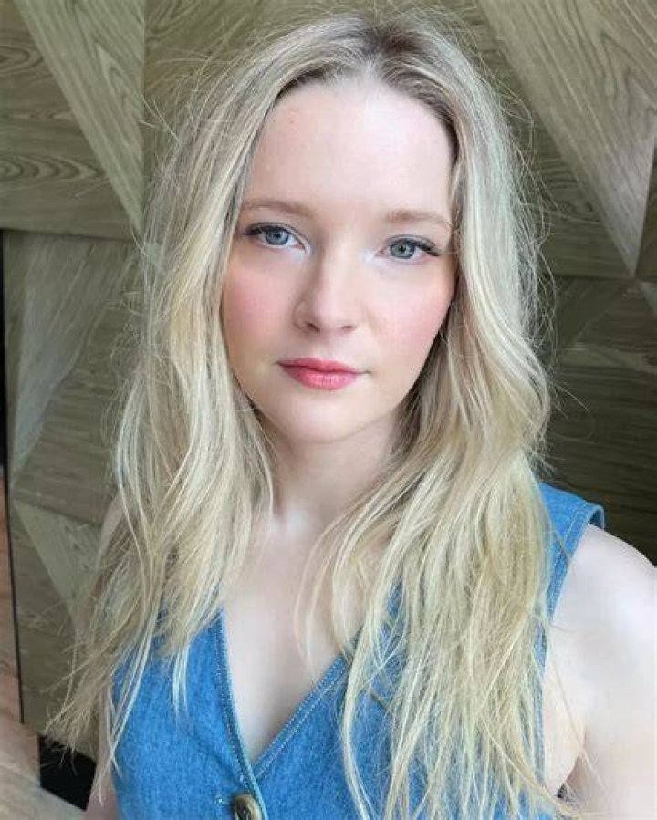 Morfydd Clark Bio (Wiki) 