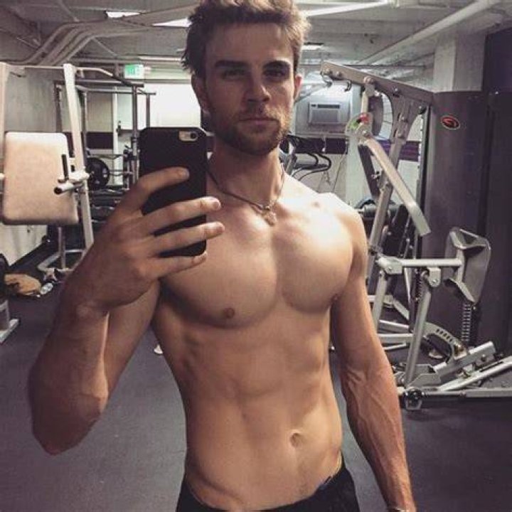 
Nathaniel Buzolic Height, Weight, Net Worth, Age, Birthday, Wikipedia, Who, Nationality, Biography 