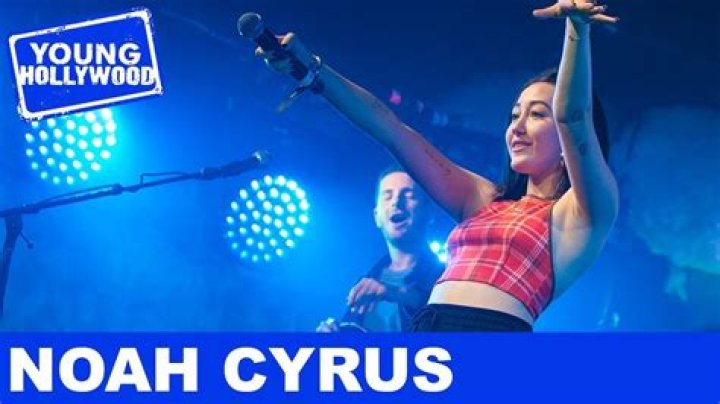 noah cyrus’ relationhsip with sister miley cyrus Noah Cyrus claps back at trolls