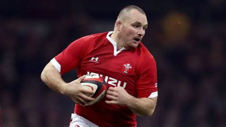 Non Evans, former rugby player and athlete as come out as a lesbian!