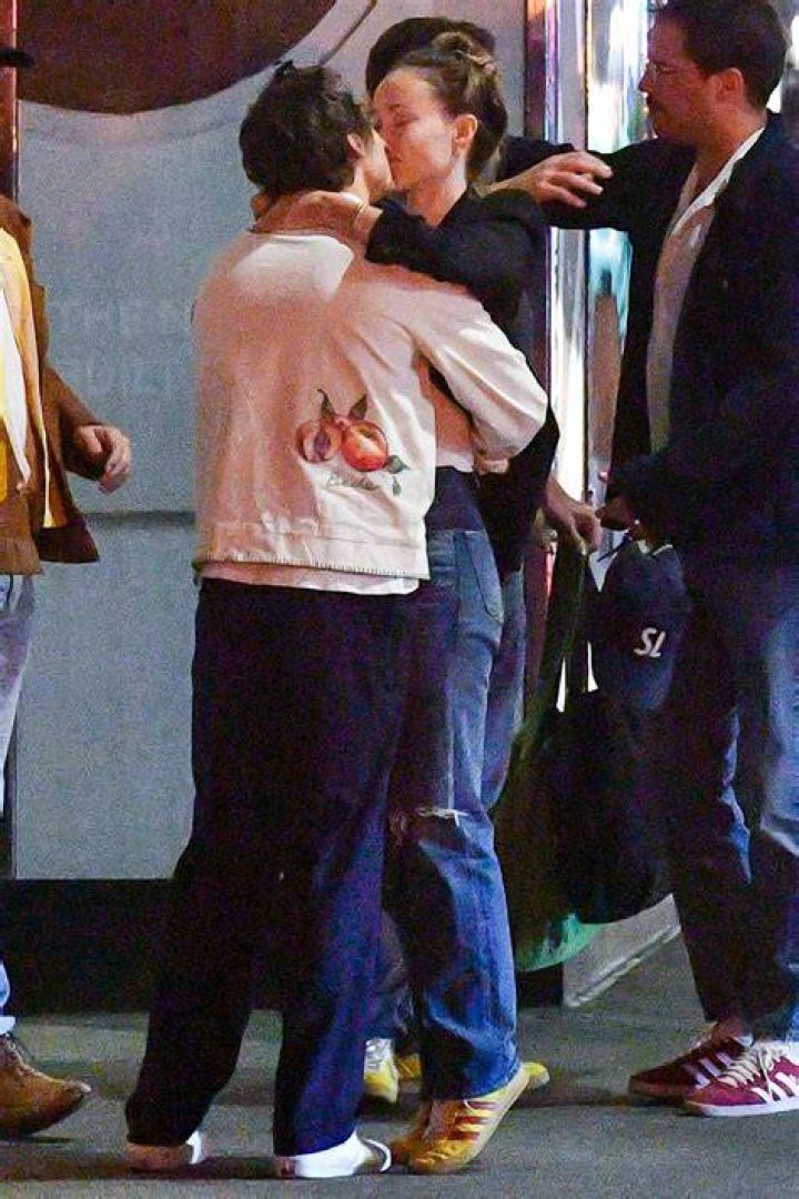 
Olivia Wilde and Harry Styles Spotted Kissing Ahead of ‘Don’t Worry Darling’ Theater Debut 
