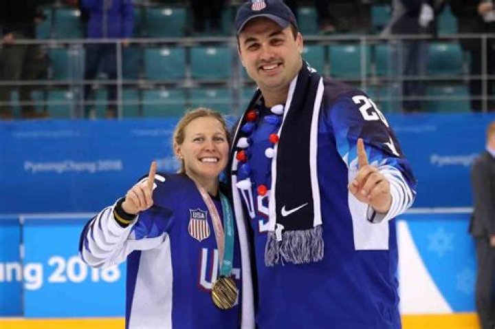 
Olympic Ice Hockey Player Kendall Coyne And Husband Michael Schofield Age Difference 