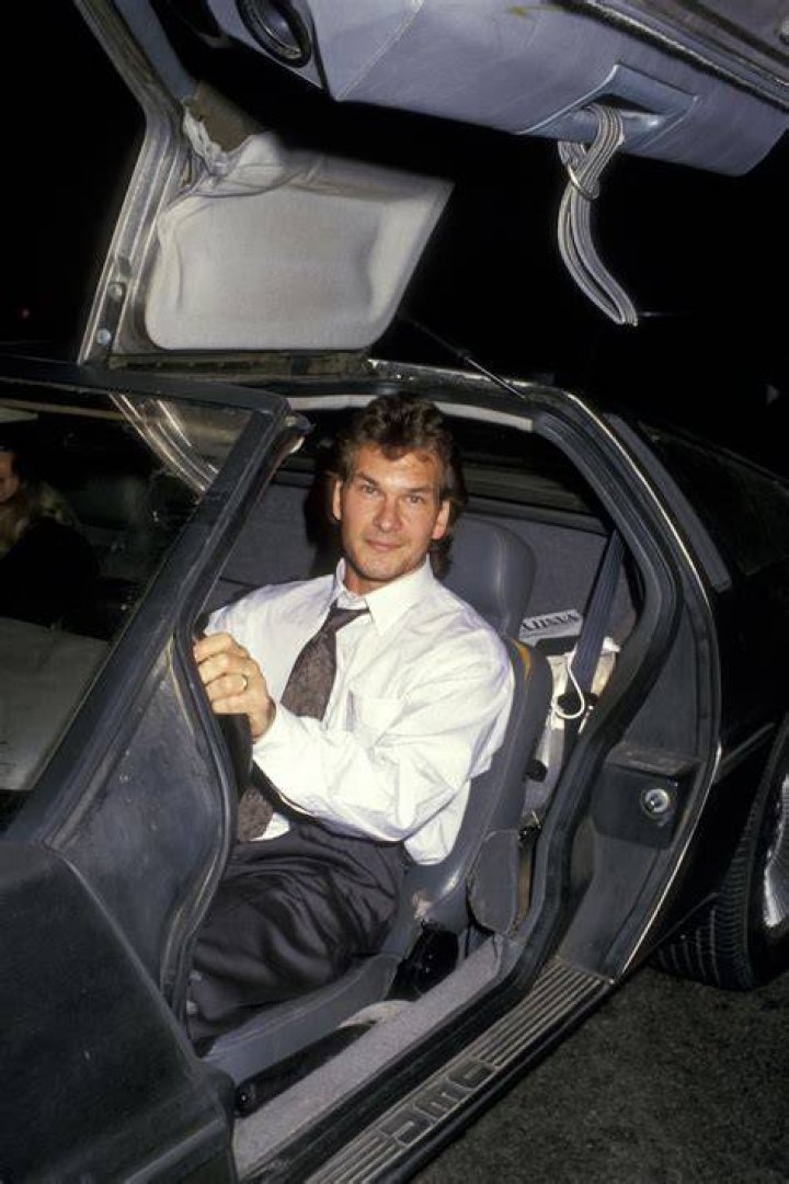 Patrick Swayze looking great, tells photographers “I’m a miracle, dude.”