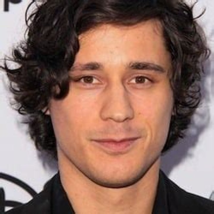 Peter Gadiot - Age, Family, Bio