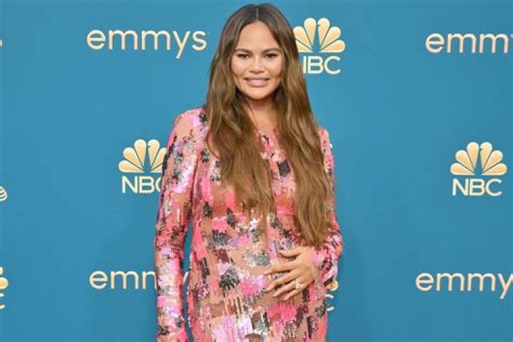 
Pregnant Chrissy Teigen Strips Down for Nude Selfie as She Shows Off Baby Bump, Talks Acid Reflux 