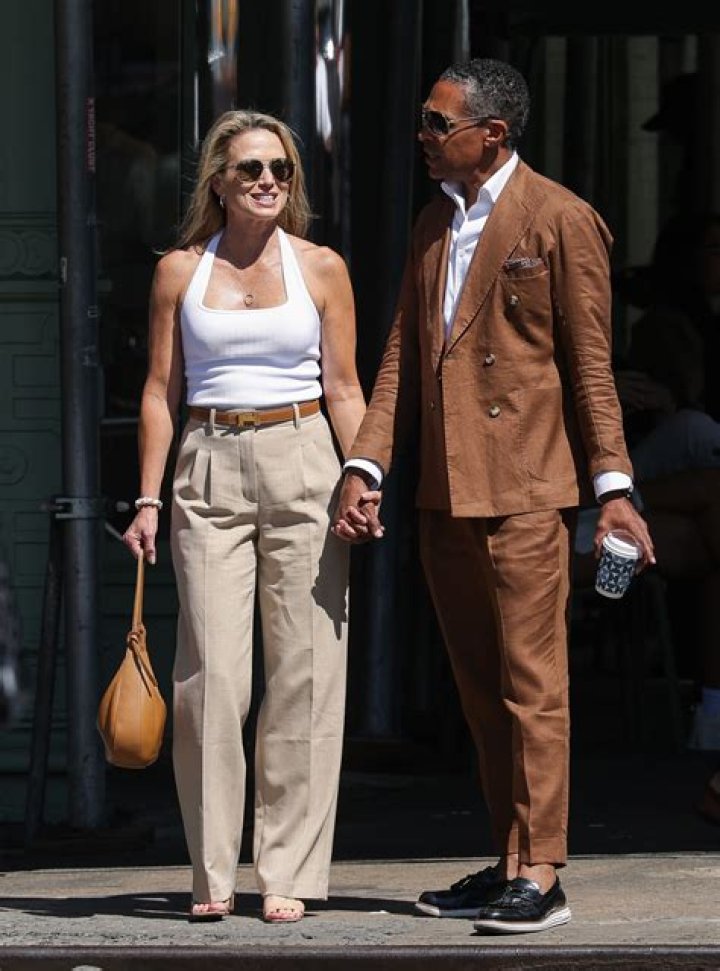 Pre-Valentine Shopping?! TJ Holmes Goes Ring Shopping ahead of Girlfriend Amy Robach’s 50th Birthday! Pre-Valentine Shopping?! TJ Holmes Goes Ring Shopping ahead of Girlfriend Amy Robach’s 50th Birthday!
