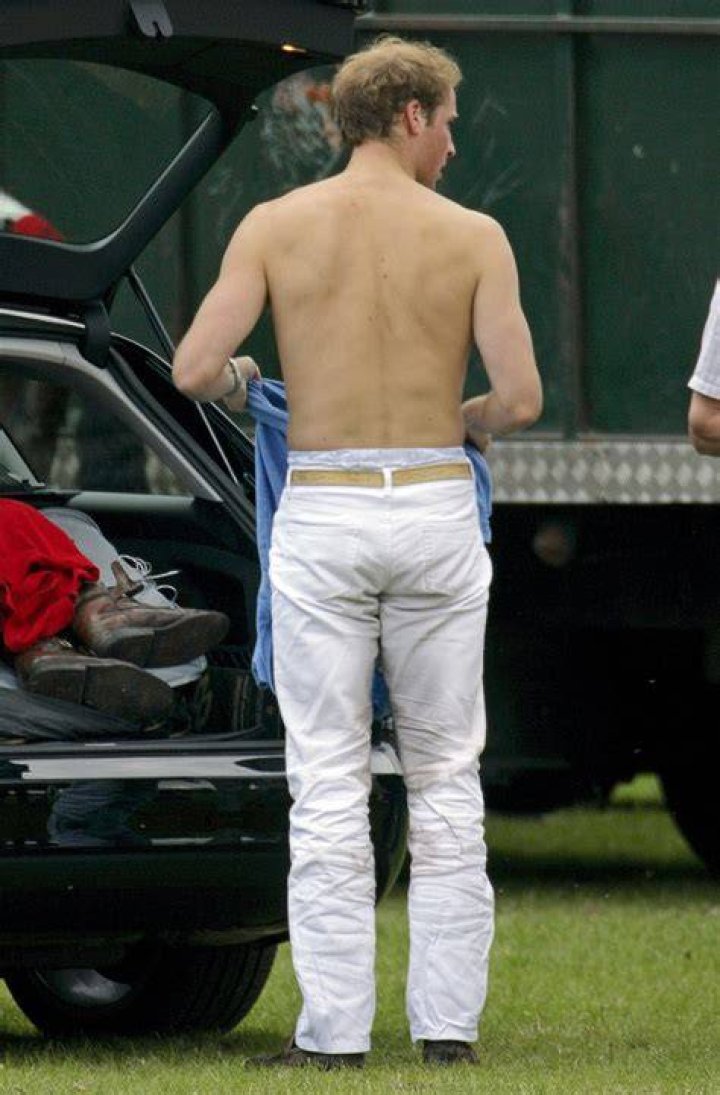 	Prince Harry is sexy, sweaty & single yet again	