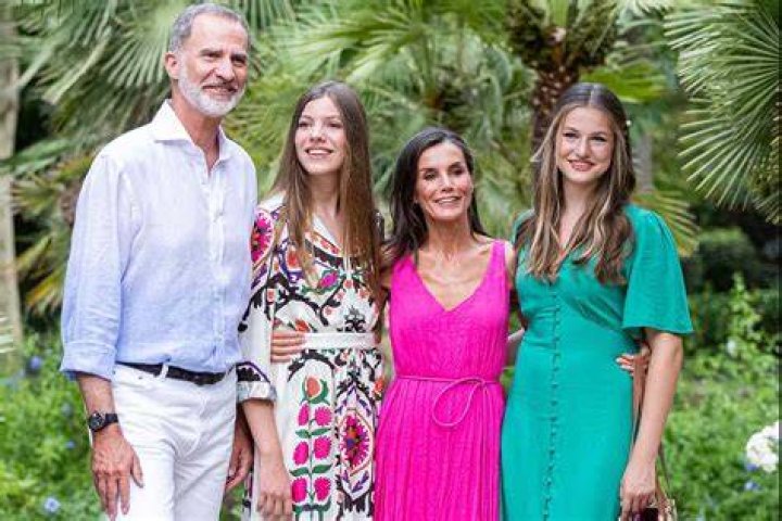 Queen Sofia kissed her granddaughter’s head, and Queen Letizia wiped it away