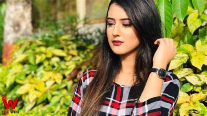 Riya Sharma (Actress) Height, Weight, Age, Affairs, Biography & More