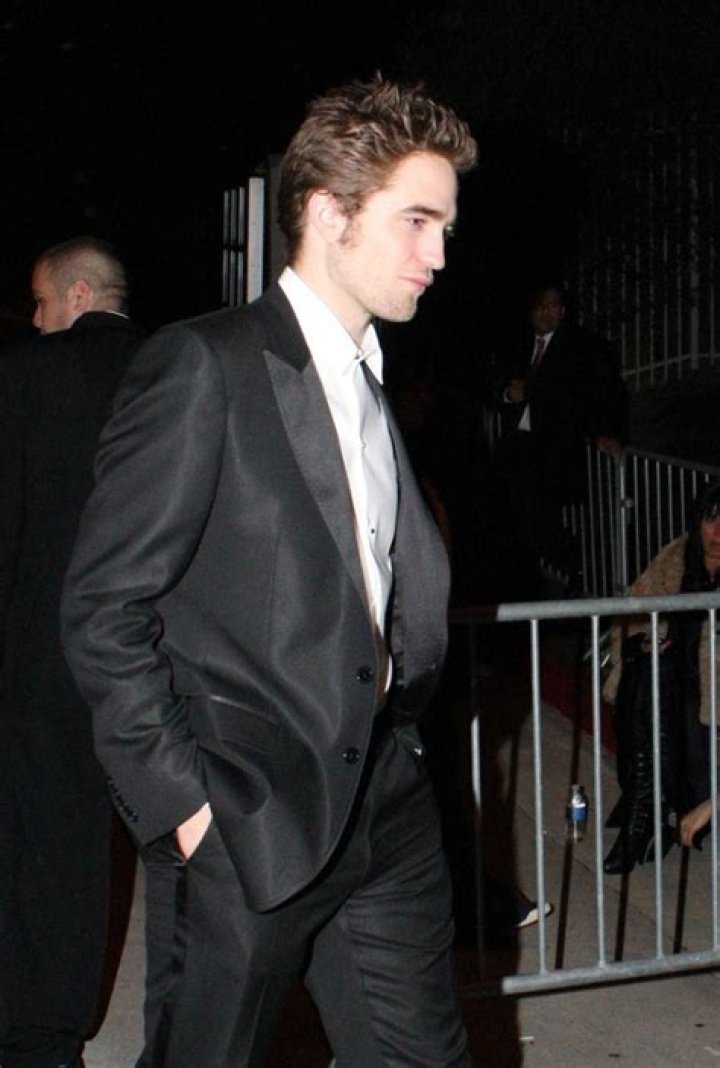 Robert Pattinson likes lap dances at Vancouver strip club