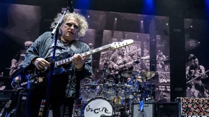 Robert Smith Bio (Wiki) 