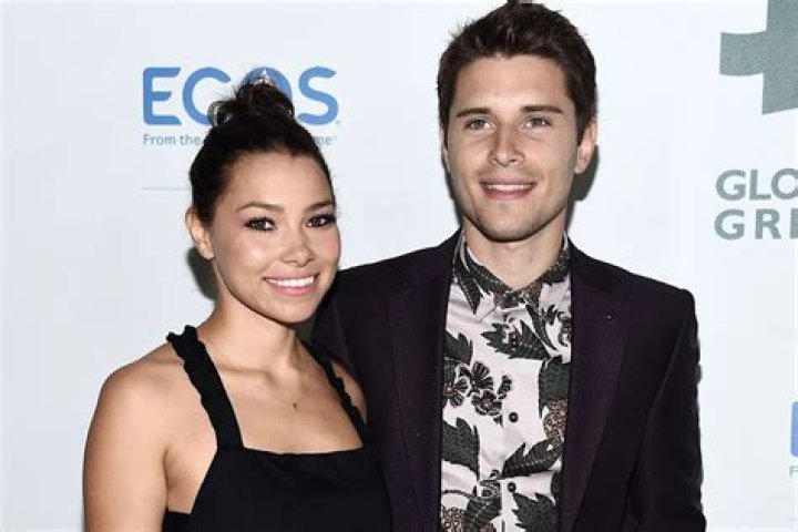 ‘9-1-1: Lone’ star Ronen Rubinstein secretly married longtime girlfriend Jessica Parker Ronen Rubinstein secretly married longtime girlfriend Jessica Parker