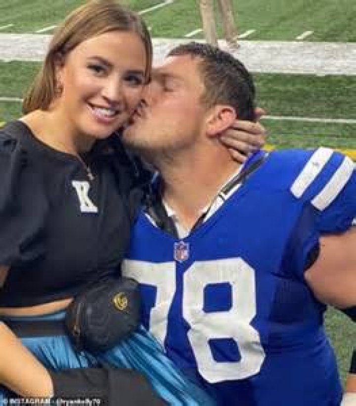 Ryan Kelly and his wife Emma are expecting twins
