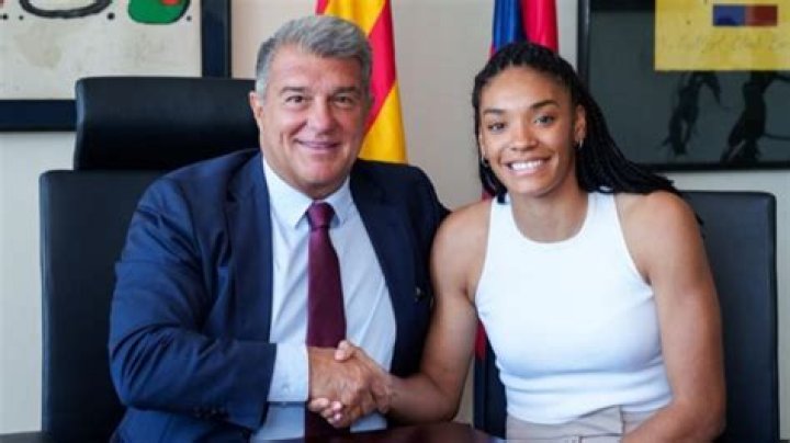 Salma Paralluelo - Age, Family, Bio