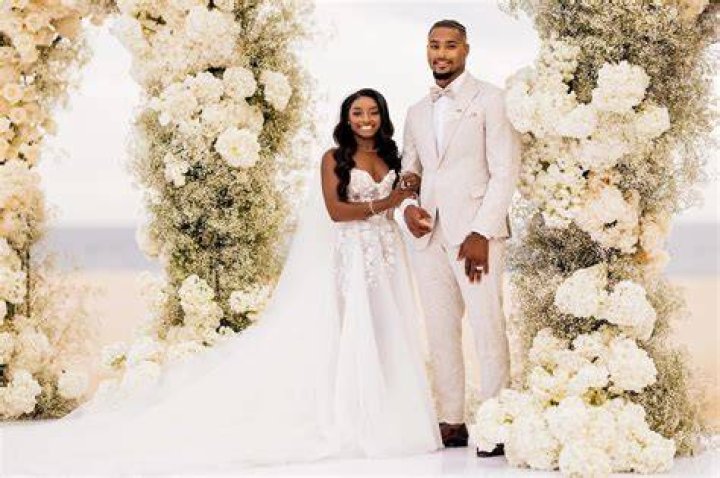 
Sara Bradley Shared The Wedding Picture With Her Husband On Their Second Wedding Anniversary 