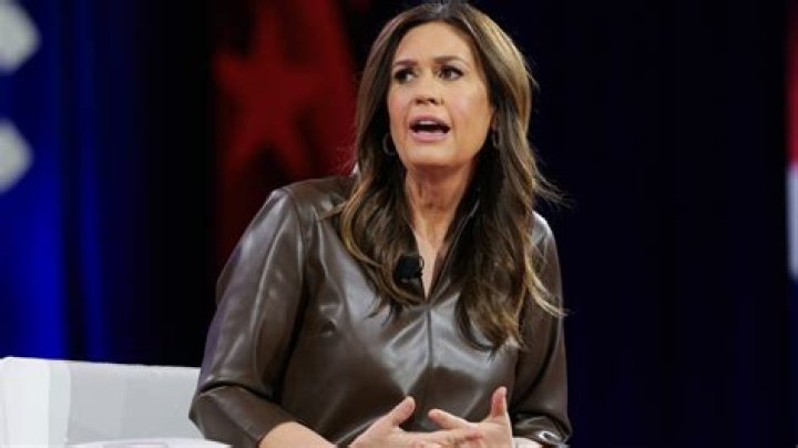 Sarah Huckabee Sanders got thrown out of a local Virginia restaurant, lol