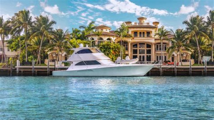 Selling Tampa Season 1 House