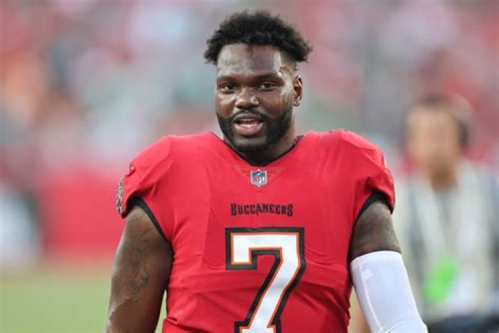 Shaquil Barrett's daughter Arrayah died after drowning in a pool
