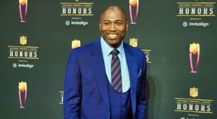 Shaun Alexander photo