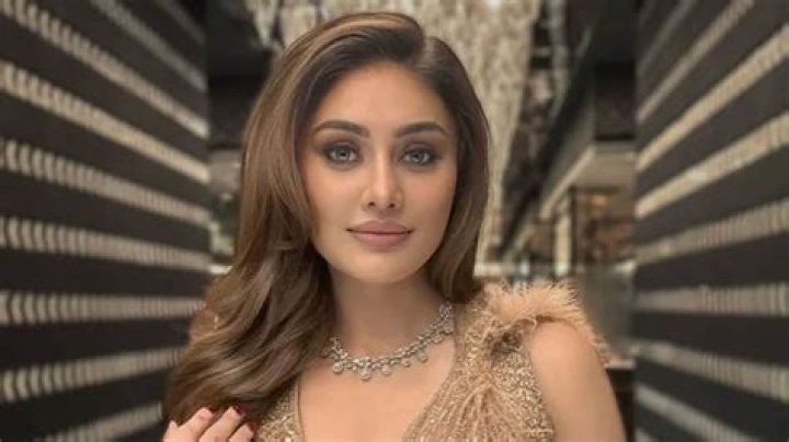 
Shefali Jariwala Height, Weight, Net Worth, Age, Birthday, Wikipedia, Who, Nationality, Biography 